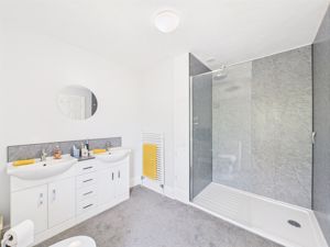 En Suite- click for photo gallery